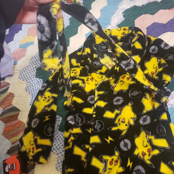 Pokemon Robe - Picture 6 of 6